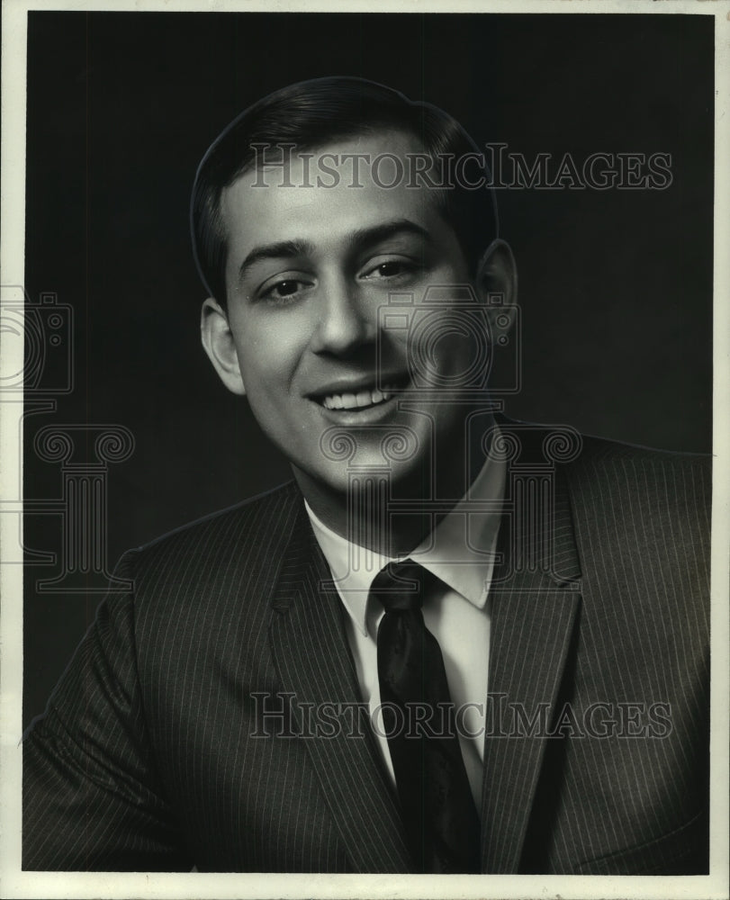 1969 Press Photo Lear Siegler Institutes Director of Education Richard Domico - Historic Images