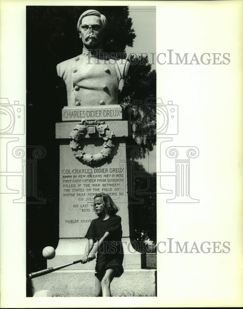 1994 Press Photo Allison Hines Plays Softball at Jefferson Davis Parkway - Historic Images