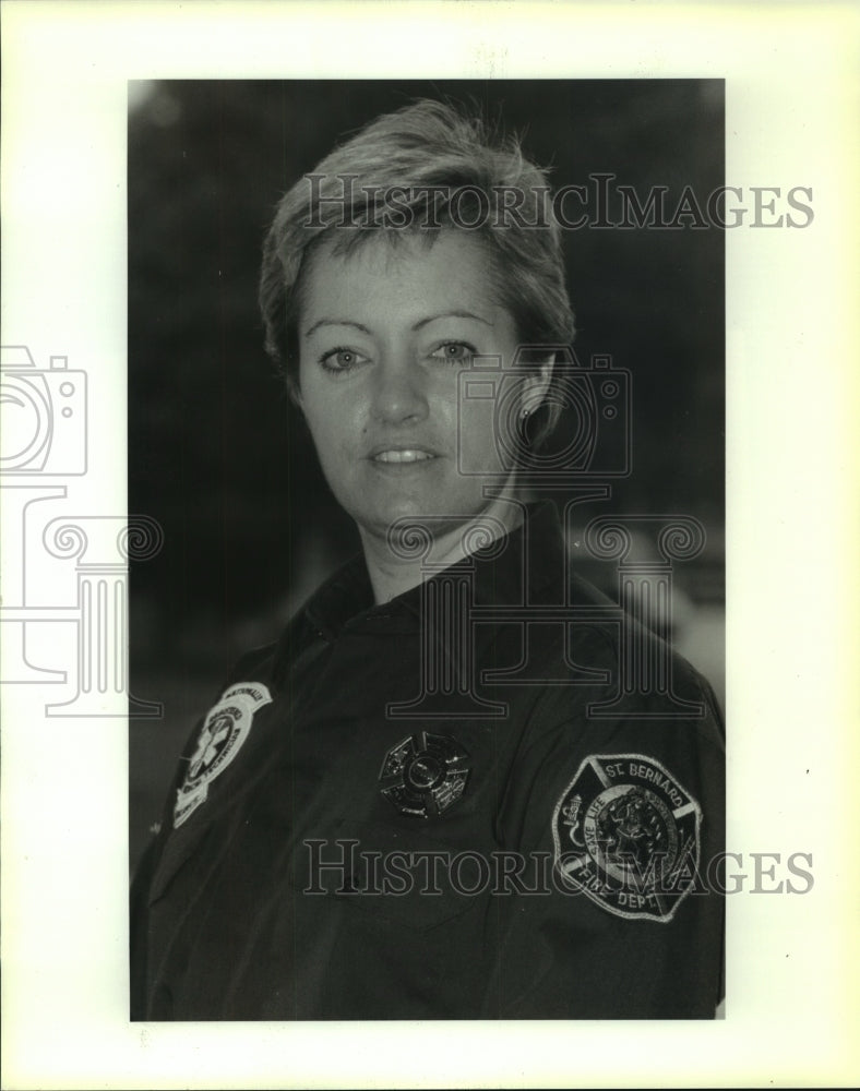 1993 Press Photo Eileen Dubreuil is a female St. Bernard Firefighter. - Historic Images