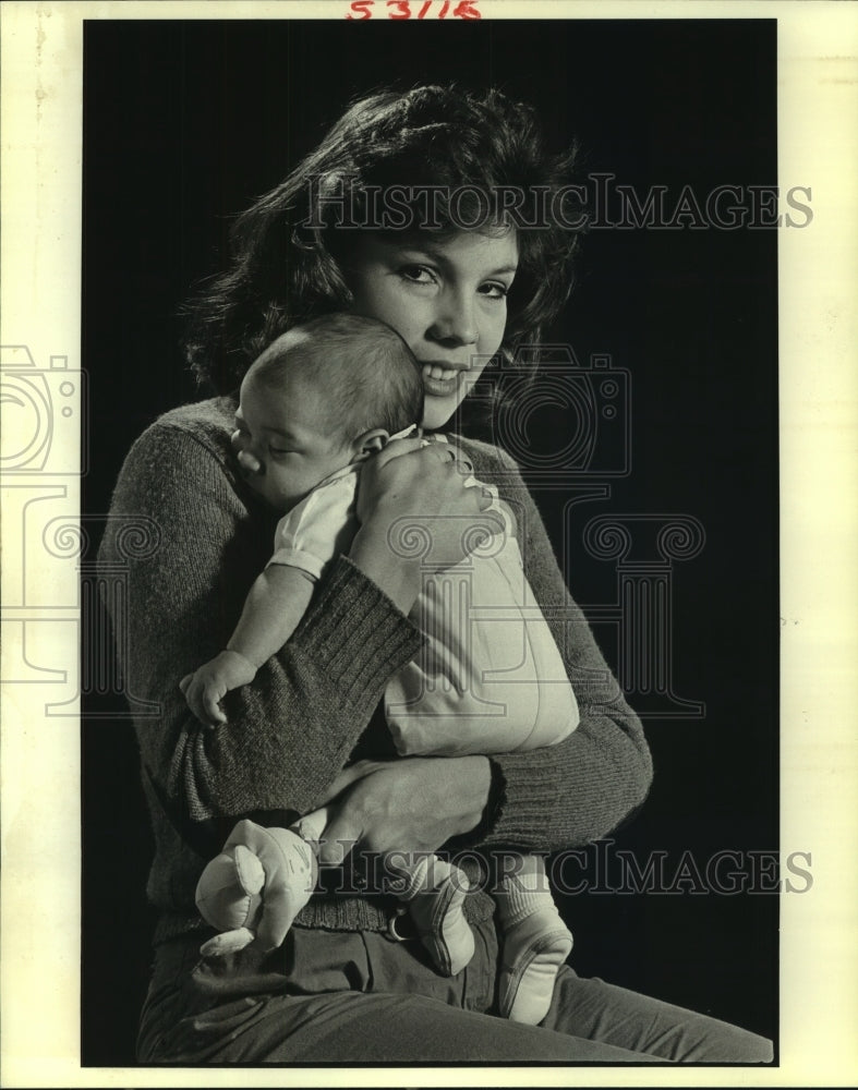 1985 Press Photo WVUE - Anchor Margaret Dubuisson and Son Grant James Curtis - Historic Images