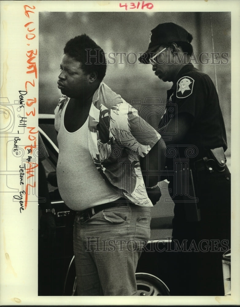 1986 Press Photo Drugs - Dennis Hill is arrested by Jerome Eugene. - noa94010 - Historic Images