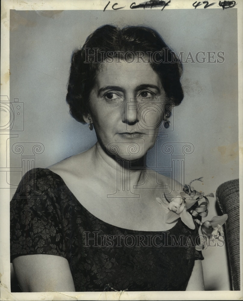 1956 Press Photo Mrs. George Dreyfous at reception for League of Women Voters.- Historic Images