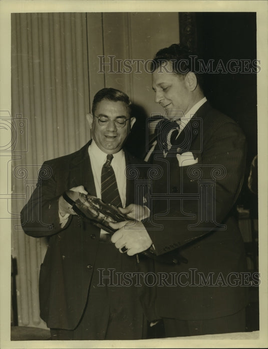 1941 Press Photo L. Di Benedetto and Irwin Poche. - noa94162 - Historic Images