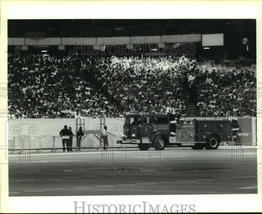 1990 Press Photo Crowd at the Doll and Toy Fund, Louisiana Superdome - noa94274 - Historic Images