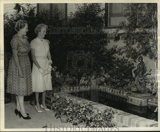 1961 Press Photo Officers of St. Anna's Asylum at pool & fountain in a patio. - Historic Images