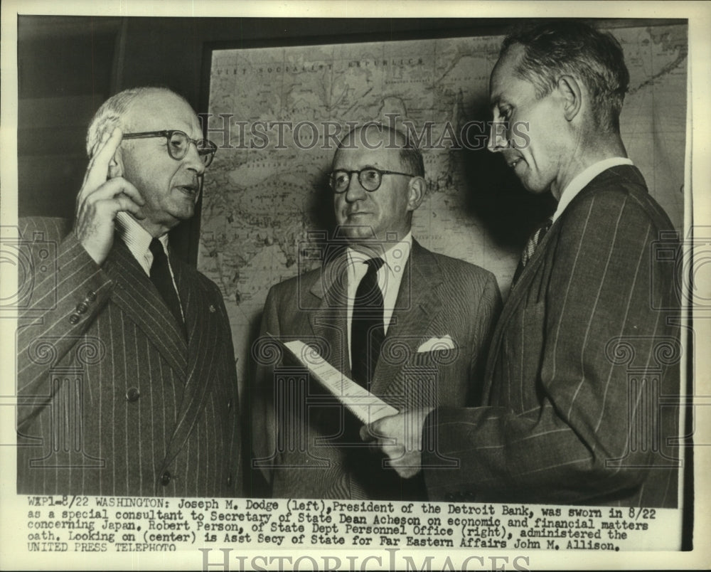 1952 Press Photo Joseph Dodge &amp; others; swearing ceremony of special consultant - Historic Images