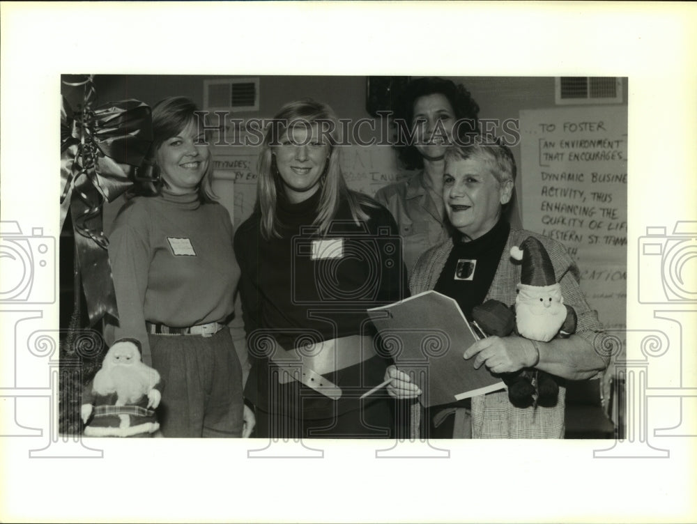 1991 Press Photo Betty Drury and St. Tammany West Chamber of Commerce committee. - Historic Images