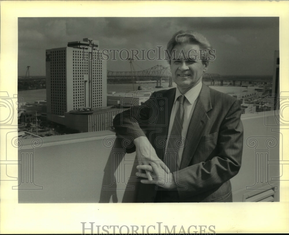 1990 Press Photo Soviet Ambassador Yuriy Vladimirovich Dubinin at Windsor Court. - Historic Images