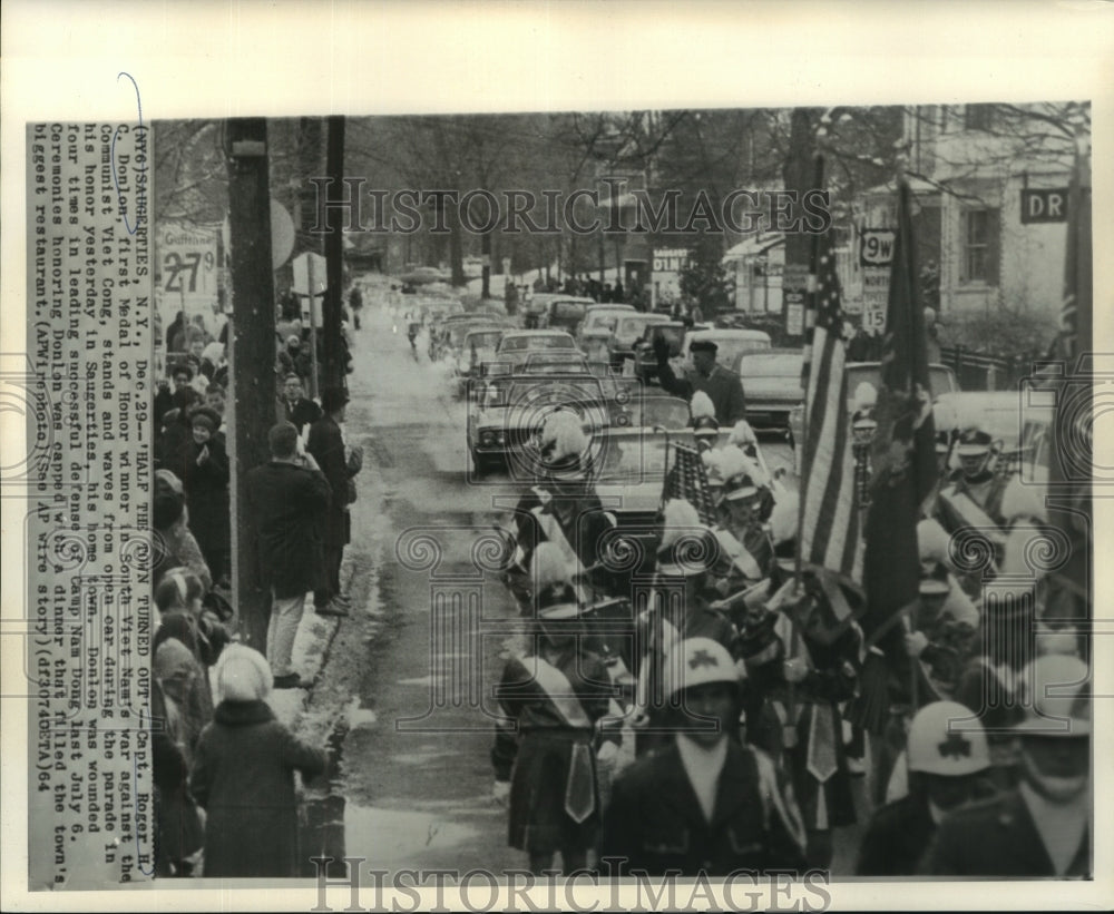 1964 Press Photo Captain Roger H. C. Donlon, waves from car in parade - Historic Images