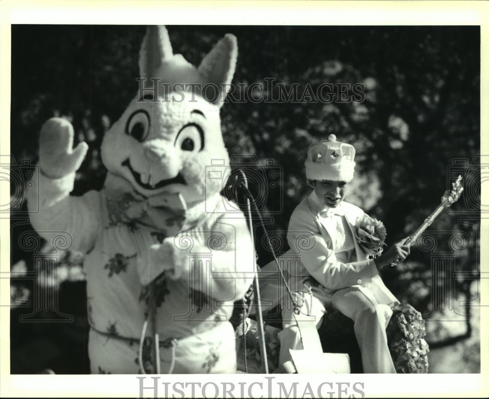 1991 Press Photo James Ronquille, Prince Charming of Children's Easter Parade. - Historic Images