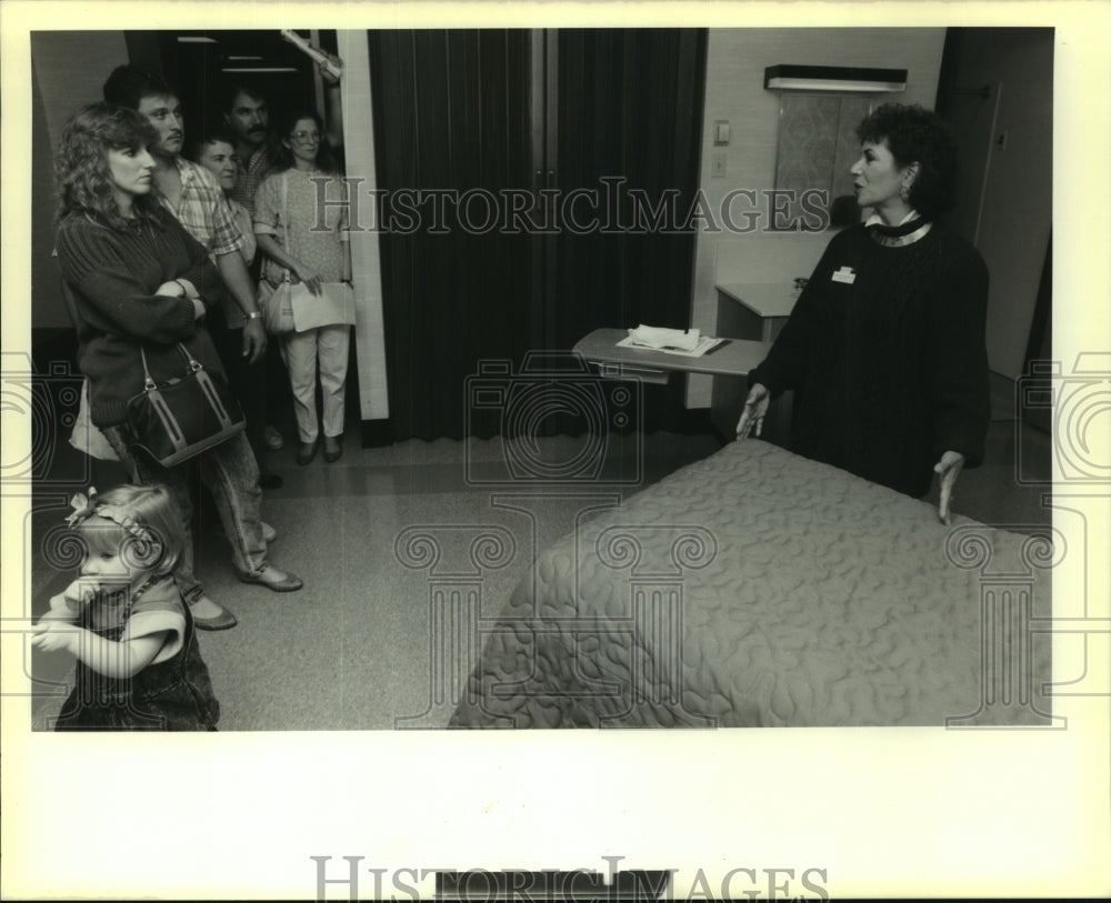 1989 Press Photo East Jefferson General Hospital Baby Fair - noa94549 - Historic Images