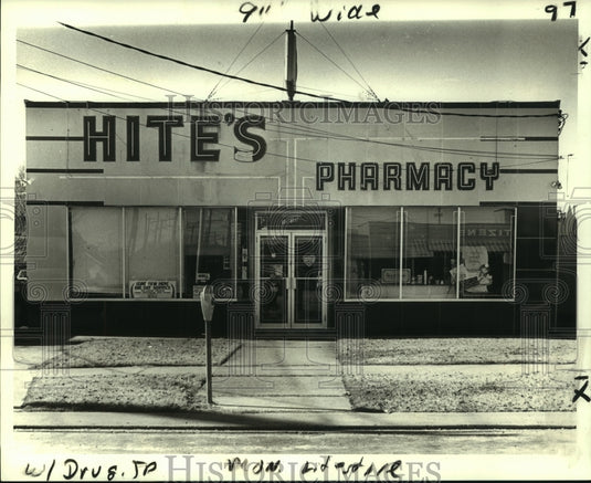 1981 Press Photo Tile and neon facade of Hite's Pharmacy in Broadmoor area - Historic Images