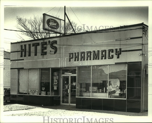 1981 Press Photo Hite's Pharmacy with neon sign and tile facade. - noa94578 - Historic Images