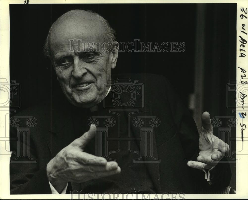 1984 Press Photo Rev. Robert Drinan delivers keynote speech at ACLU banquet - Historic Images