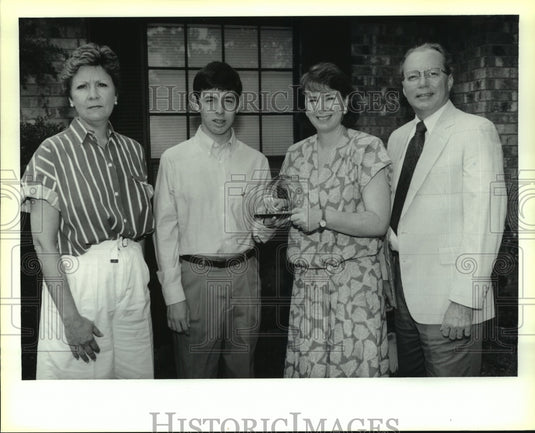 Press Photo Chris Rasmussen & others, he received $1,000 Lane Smith Scholarship - Historic Images