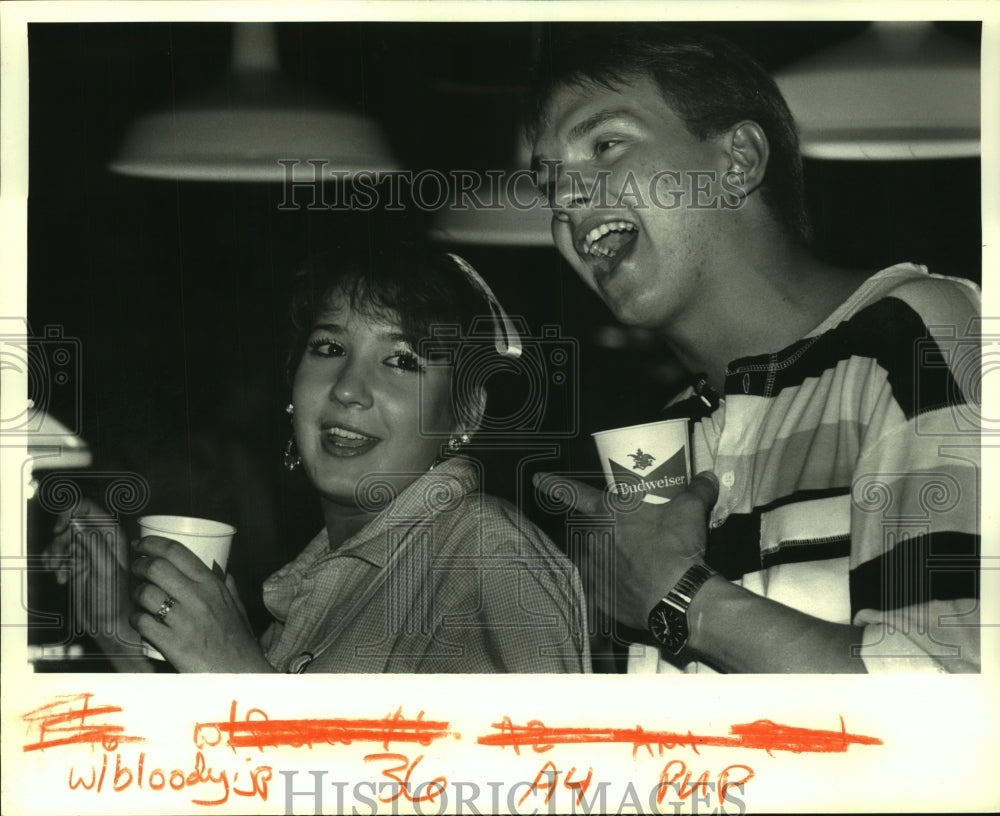 1986 Press Photo Fleming Gore &amp; boyfriend Todd Buchanan at Mr. G&#39;s, Louisiana - Historic Images