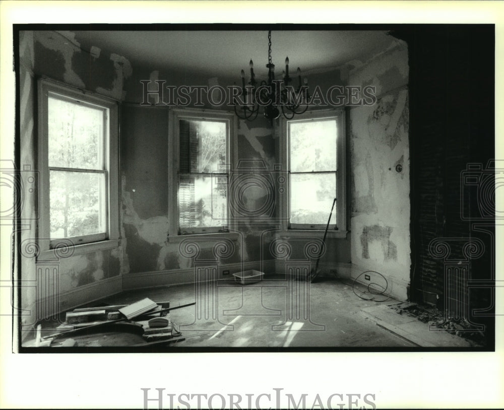 1993 Press Photo Renovation-Interior of the Drewery Home at 1738 Milan St. - Historic Images