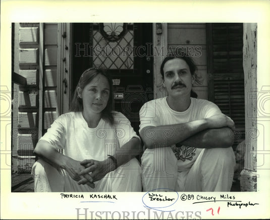 1989 Press Photo Patricia Kaschalk & Will Drescher in front of their house - Historic Images
