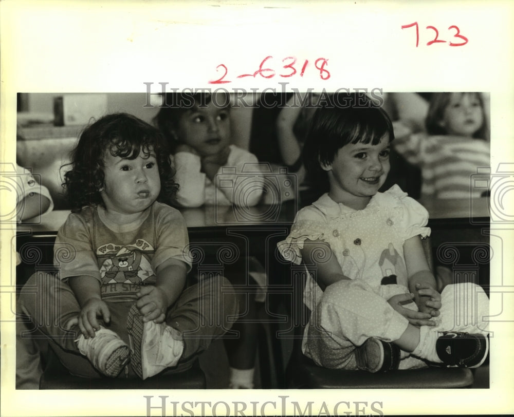 1989 Press Photo Amanda Jenkins &amp; Kate Lang at Driftwood Private School, Kenner - Historic Images