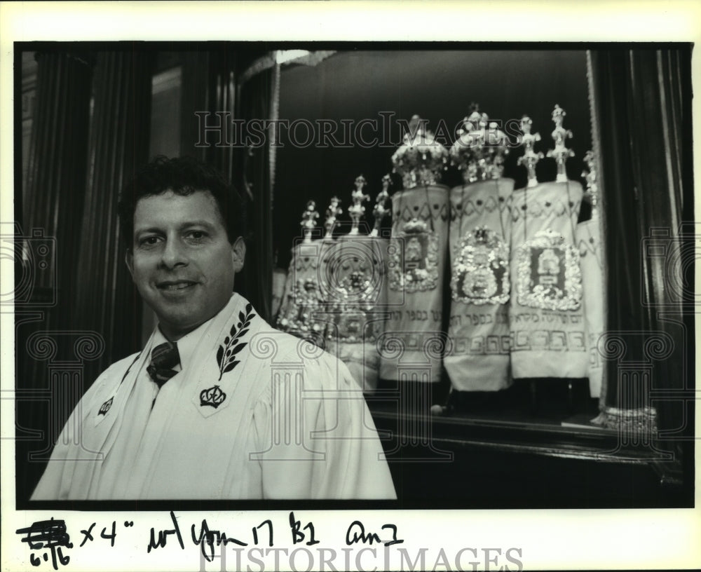 1991 Press Photo Stephen Dubov, new Cantor at the Touro Synagogue - noa94756 - Historic Images