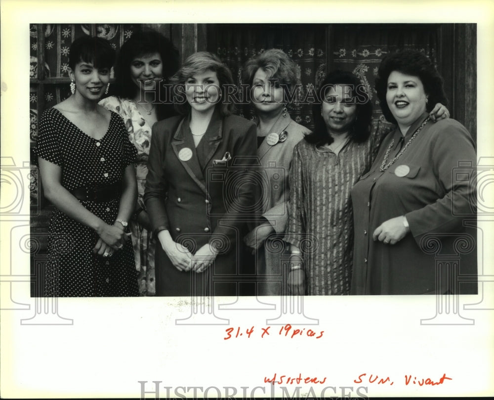 1991 Press Photo members of &quot;The Girlfriends&quot; Club at Taf Mahal Restaurant - Historic Images