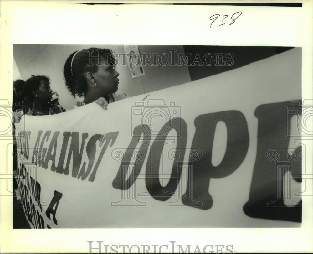 1988 Press Photo Girls hold parade banner during Drug-Free community march - Historic Images