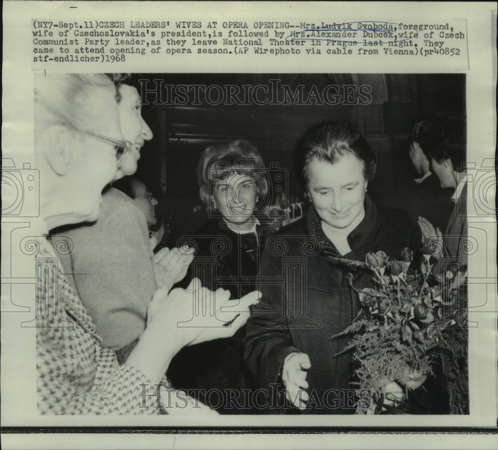 1968 Press Photo Wives of Czech leaders at the National Theater in Prague - Historic Images