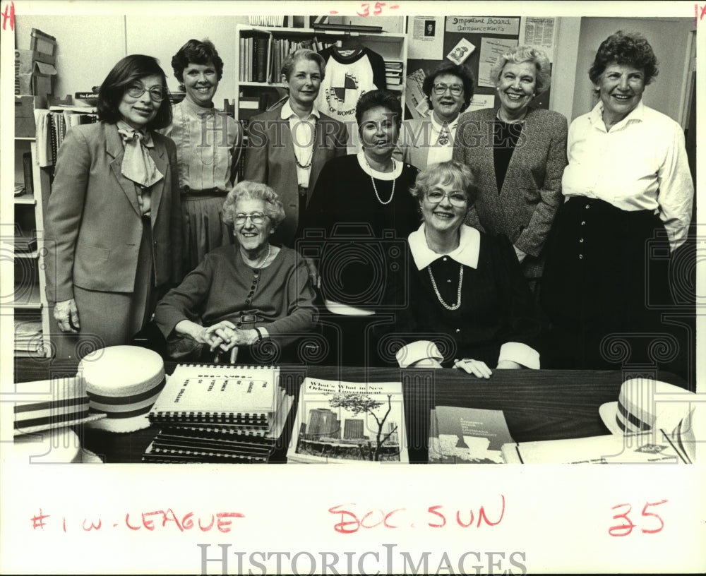 1987 Press Photo Women Seated With Books - noa94837 - Historic Images