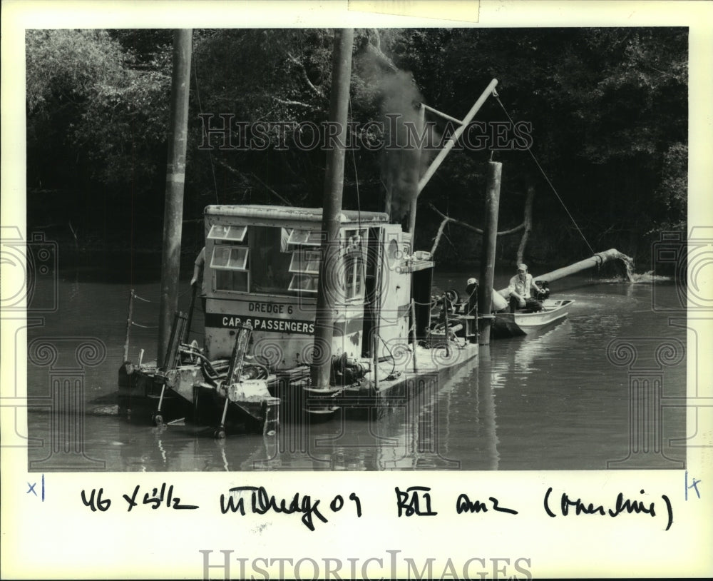 1989 Press Photo St. Tammany Parish tests dredge for impassable boat launches - Historic Images