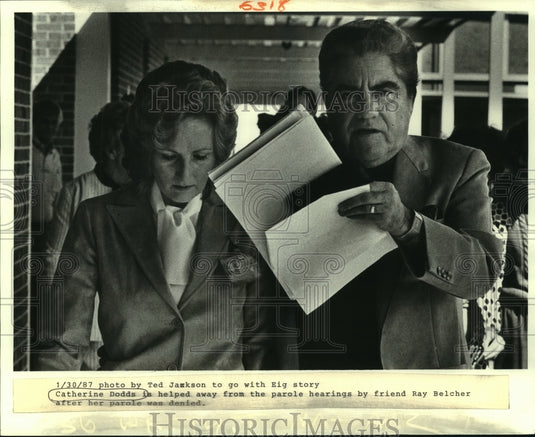 1987 Press Photo Catherine Dodds and Friend Ray Belcher Leave Parole Hearing - Historic Images