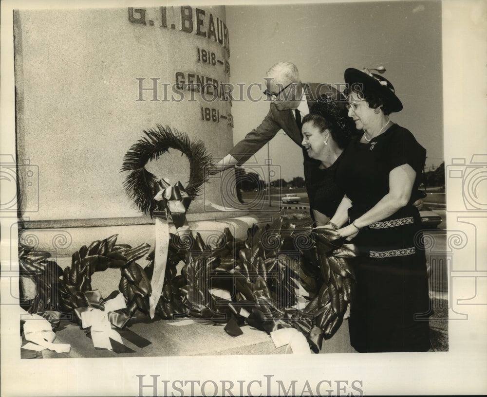 1968 Press Photo R. H. Waldo, Mrs. Frank Douglass, and Mrs.John Stene Gantilich.-Historic Images