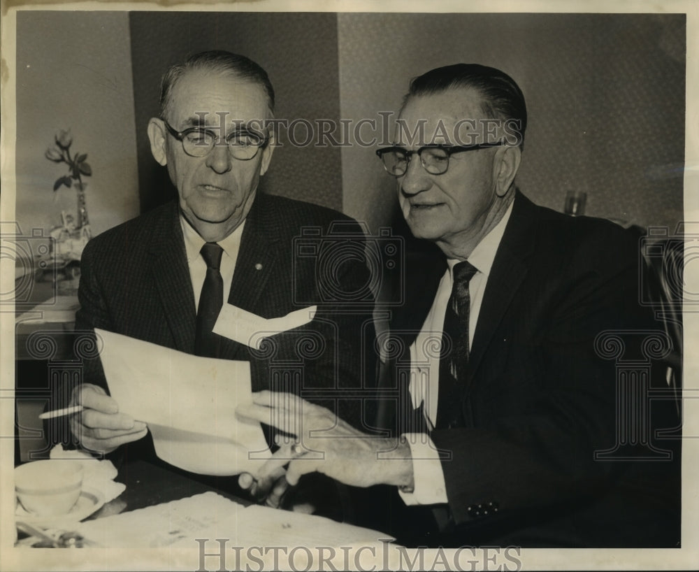 1963 S. E. Doughtie and W.E. Simmons at highway meeting. - Historic Images