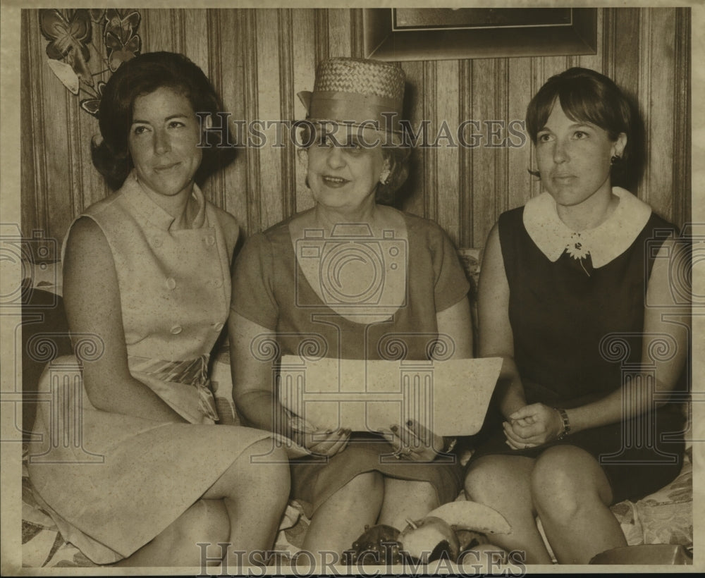 1969 Press Photo Mrs. Jack Giller, Mrs. Clifton L. Doucet, Mrs. Robert R. Stroef - Historic Images