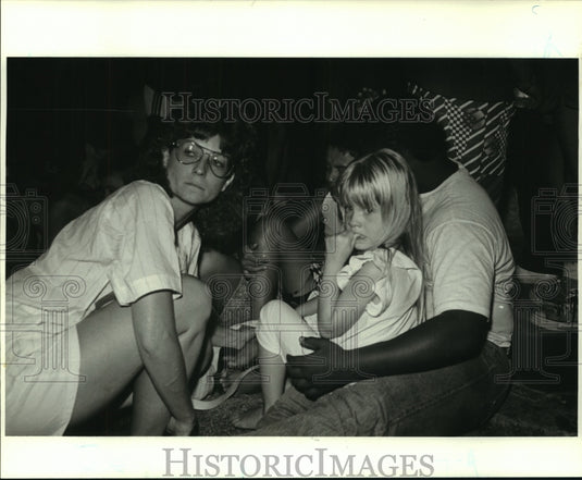 1987 Press Photo New Orleans Doubletree Hotel Guests Watch Fire - noa94971 - Historic Images