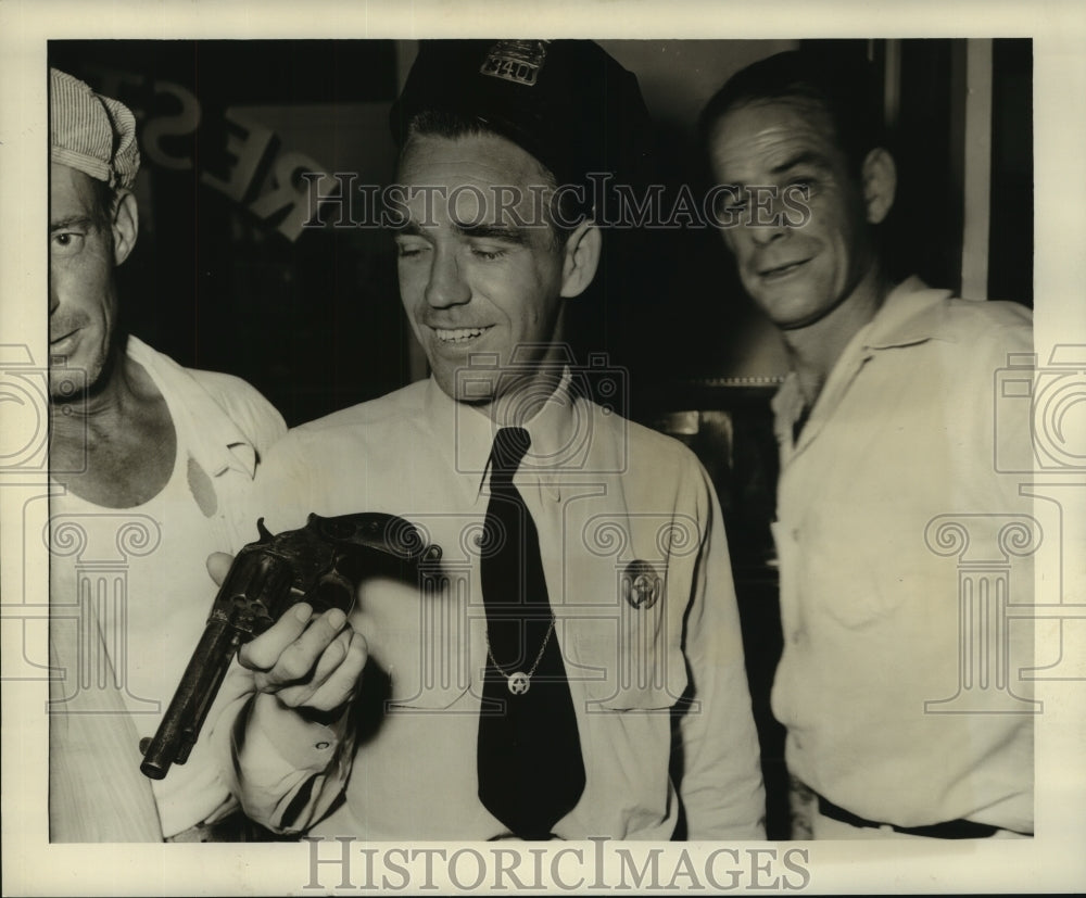 1951 Press Photo Officer Warren Donnelly &amp; others at police morgue. - noa95023 - Historic Images