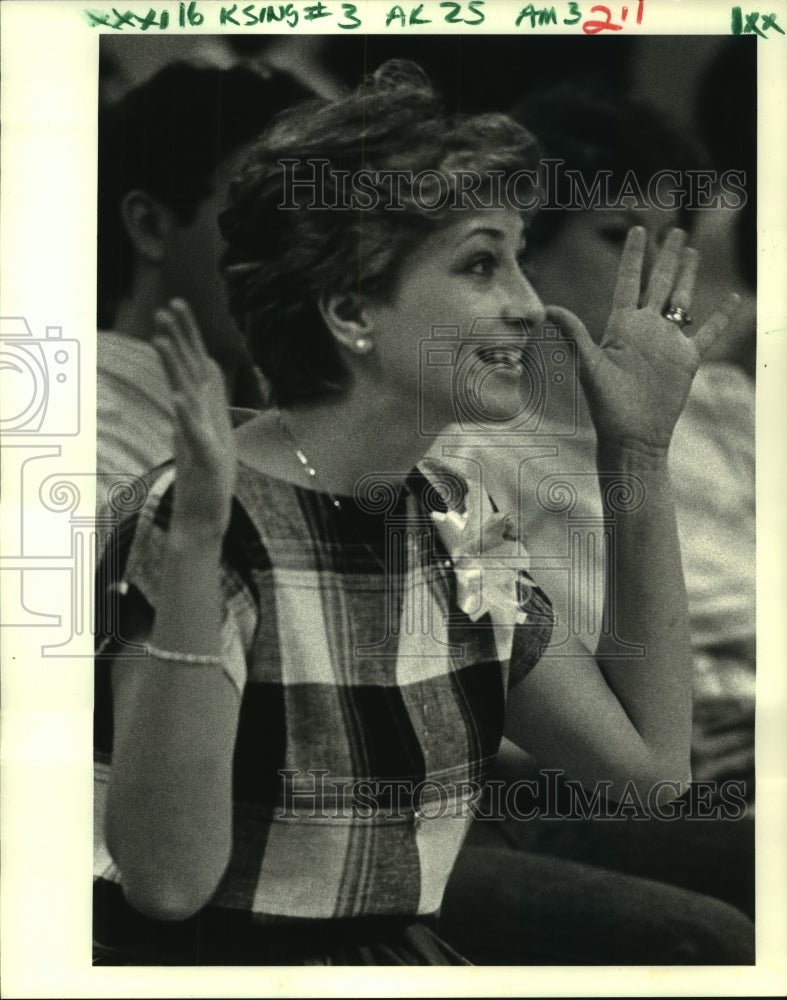 1985 Press Photo Sandy Doland, kindergarten teacher at Rudolph Matas Elementary. - Historic Images