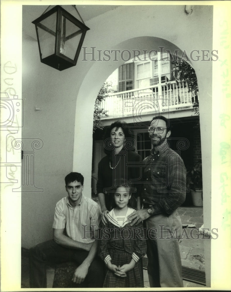 1988 Press Photo Domas&#39; family in the stairway of their home on Chartres Street - Historic Images