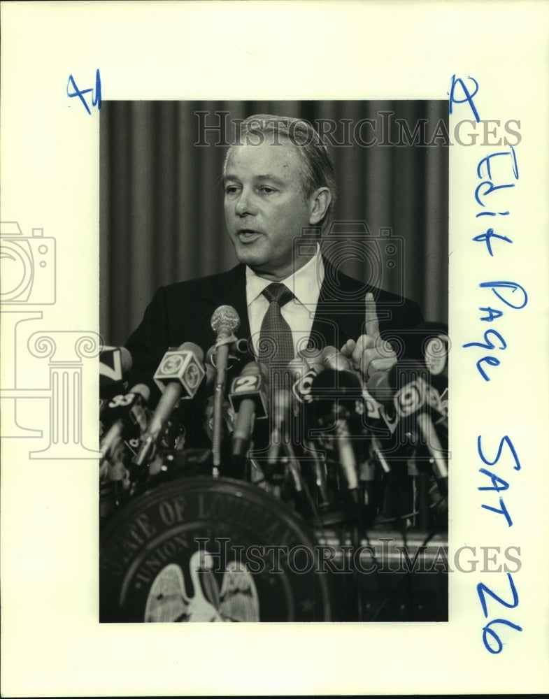 1986 Press Photo Edwin Edwards at press conference. - noa95109 - Historic Images