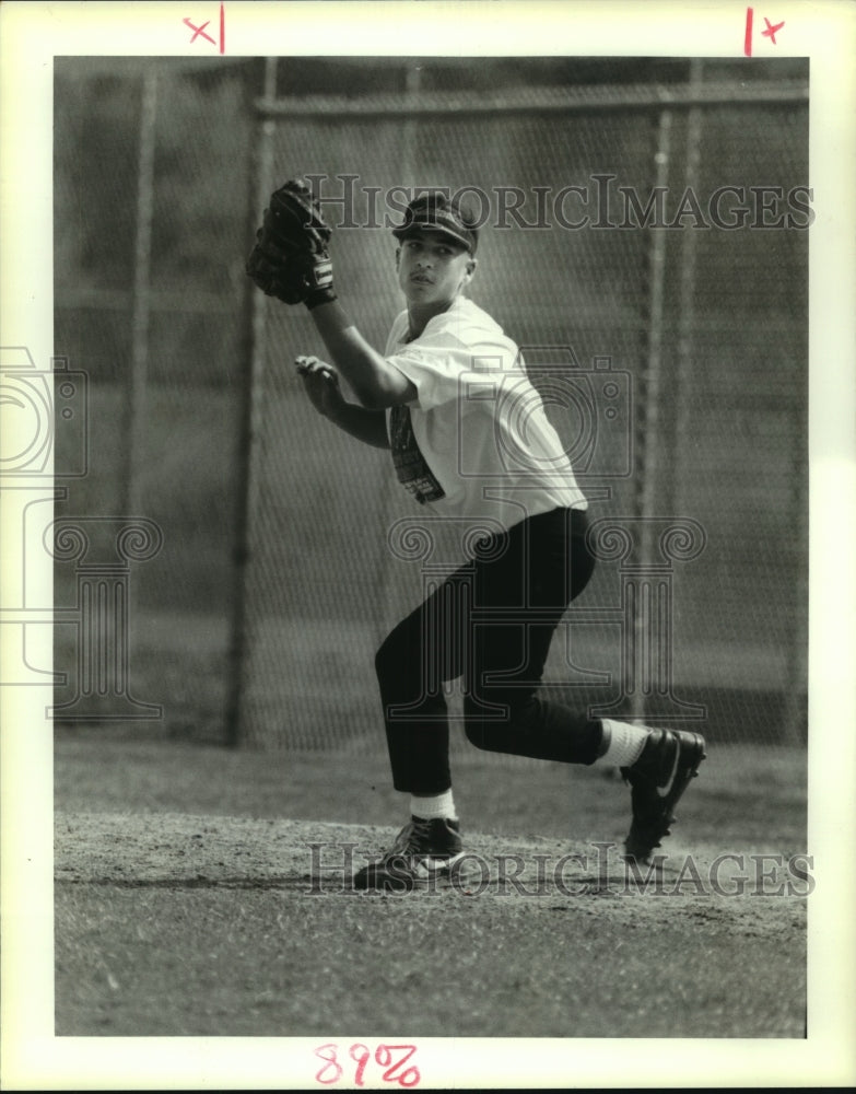 1993 Press Photo Tommy Edgar during baseball practice at Monsanto Park, Lulling - Historic Images