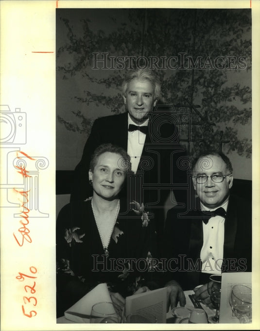 1992 Press Photo Karen & Dr. Ollie Edmunds with Pio Lyons at fundraiser. - Historic Images