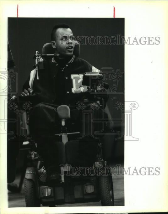 1992 Press Photo Derrick Edwards watches New Orleans' Saints game. - noa95217 - Historic Images