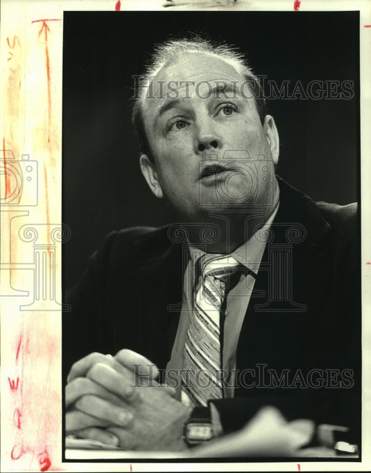 1988 Press Photo Sales tax collector Brian Eastwold testifies at city council - Historic Images