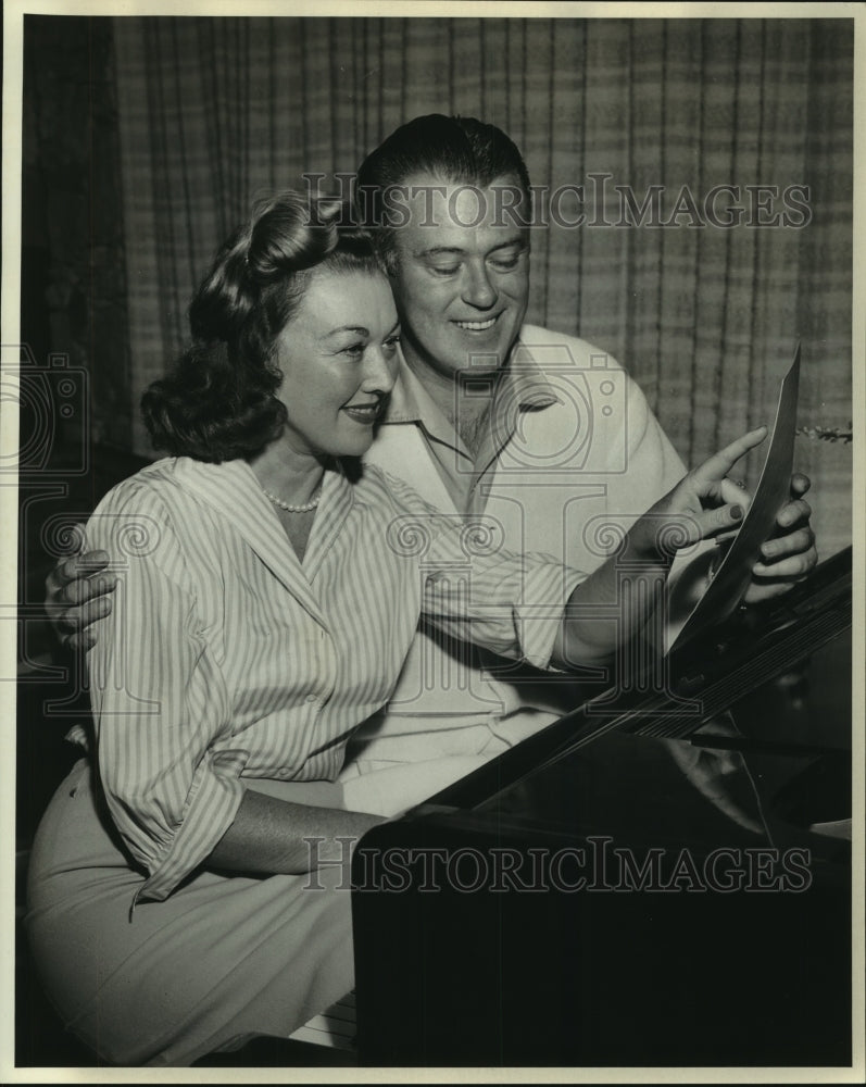 1962 Press Photo Singer Ginny Simms &amp; fiance Attorney Don Eastvold - noa95225-Historic Images