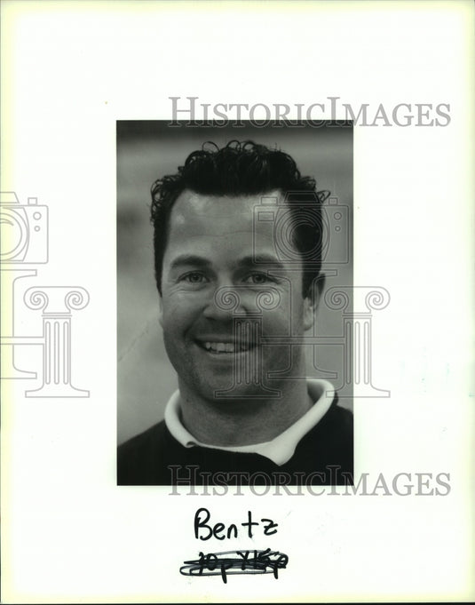 1994 Press Photo Tap Bentz, Ecole Classique girls basketball coach - noa95297 - Historic Images