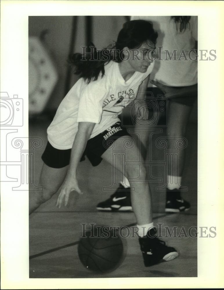 1991 Press Photo Rodnelle Hadley at Ecole Classique during basketball practice - Historic Images