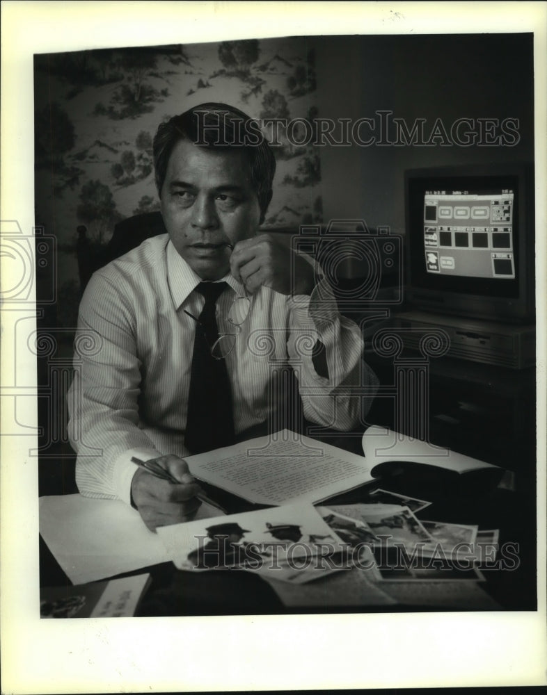 1992 Press Photo Vietnamese leader Kiem Do shown in his Terrytown home - Historic Images