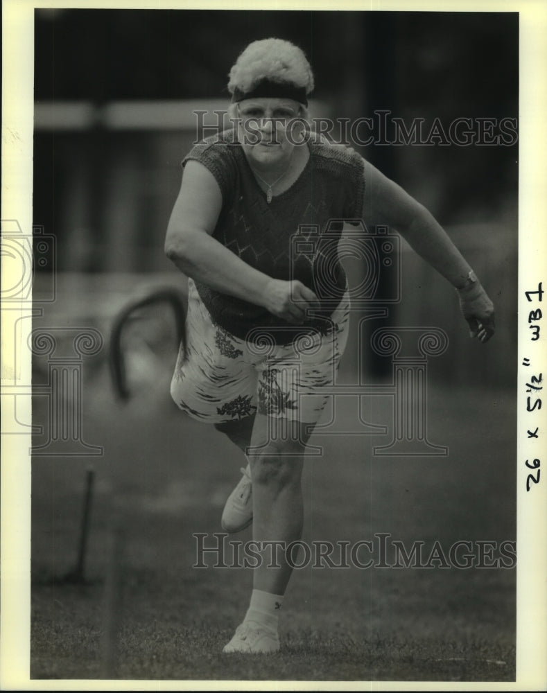 1989 Press Photo Vera Durel Plays Horseshoes in Gretna, Louisiana - noa95475 - Historic Images