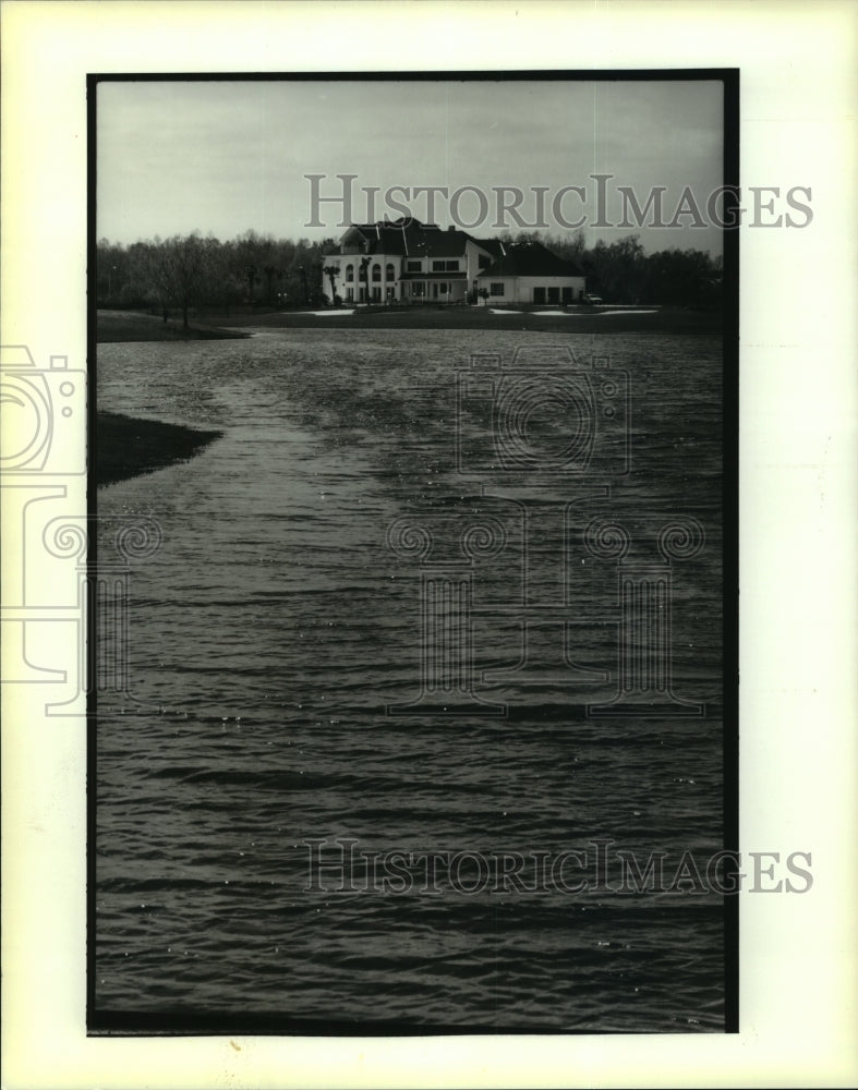 1995 Press Photo Eastover Lagoon with Pat Swellin&#39;s House in Background - Historic Images