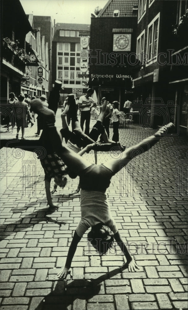 1984 Press Photo Cartwheelers continue a tradition in Dusseldorf - noa95530 - Historic Images