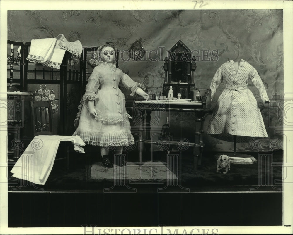 1982 Press Photo Doll displayed at Les Enfants d&#39;Antan antique doll show - Historic Images